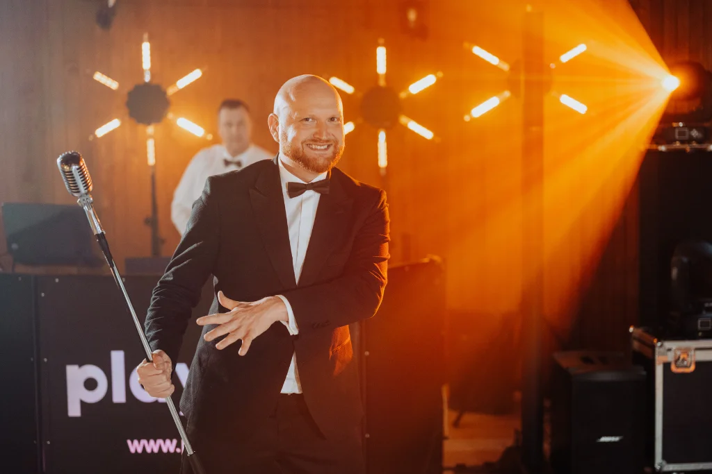 Najlepsze imprezy województwa: Mazowieckie z udziałem DJ-ów, konferansjerów i wodzirejów – przegląd wydarzeń, które rozkręcają region